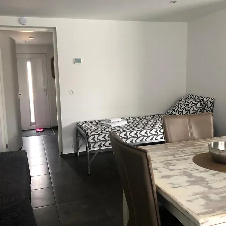 De Oude Schuur فندق مبيت وإفطار زالتبومل