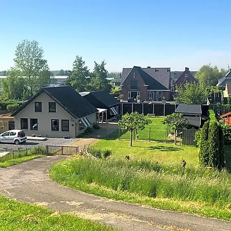 De Oude Schuur 3* Залтбоммел